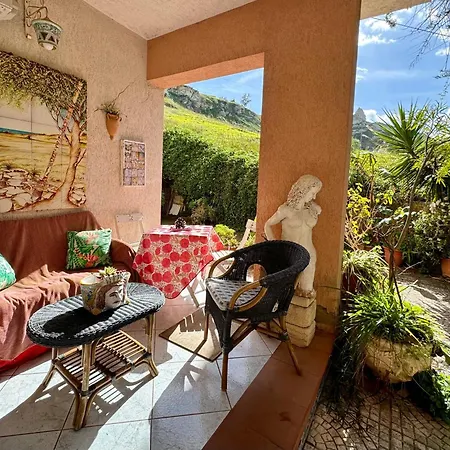 Apartment Artist House *